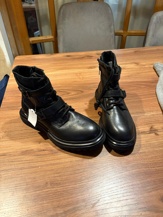 premium black leather Boots